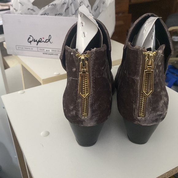 Like New Qupid Mauve crushed velvet Travis boot - Picture 2 of 5